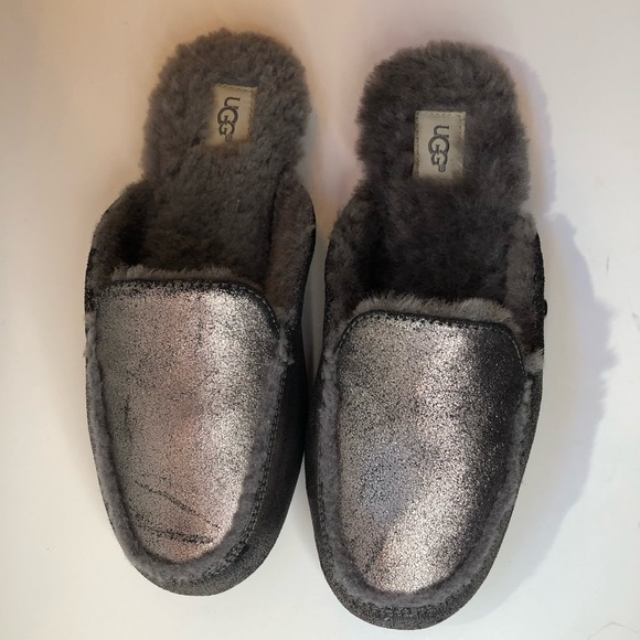 UGG Shoes - UGG  Women’s Slippers